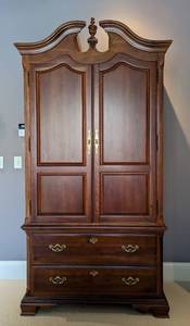 lot 6 image: Classic Thomasville Wood Armoire
