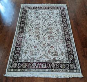lot 30 image: Decorative Floral Wool Area Rug