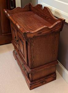 lot 32 image: Vintage Wood Dry Sink