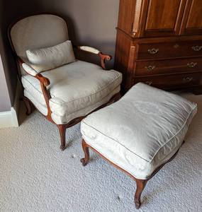 lot 73 image: Ethan Allen Armchair and Ottoman