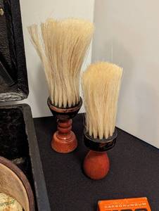 lot 100 image: Vintage Barbershop Case and Tools