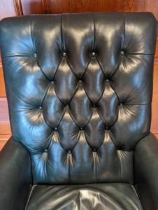 lot 104 image: Hancock and Moore Green Leather Office Chair
