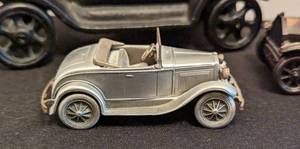 lot 115 image: Vintage Metal Ford Model T Cars