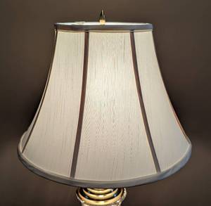 lot 129 image: Vintage Cut Glass Table Lamp