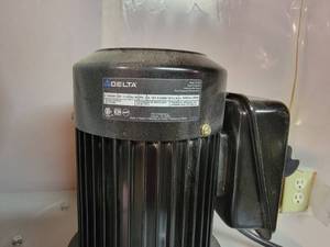 lot 17 image: Delta 50-750 Dust Collector