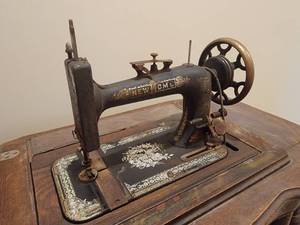 lot 50 image: Antique New Home Ornate Sewing Machine