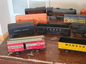lot 19 image: Marxs & Lionel Vintage Toy Train Components