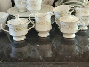 lot 25 image: Sango China, Debutante Pattern