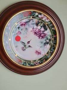 lot 65 image: Lena Liu Annas Hummingbird Collectors Plate
