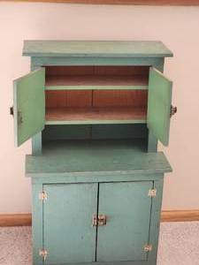 lot 22 image: Adorable Antique Childrens Play Kitchen