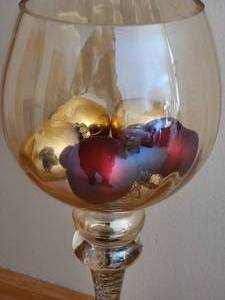 lot 58 image: Elegant Gold Centerpiece Dcor
