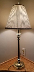lot 94 image: Classic Brass Candlestick Table Lamp