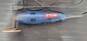 lot 86 image: Ryobi Detail Sander DS1100