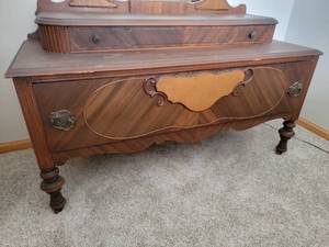 lot 1D image: Antique Art-Deco Vanity Dresser with Mirror