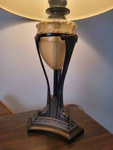 lot 31 image: Gorgeous Vase Pedestal Table Lamp