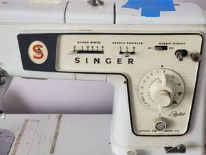 lot 10A image: Vintage Singer Special Zig-Zag Model 478 Electric Sewing Machine