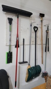 lot 89 image: Yard Warrior Lawn Care Collection