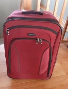 lot 103 image: Jet-Setters Rolling Luggage Collection - 4 Pieces