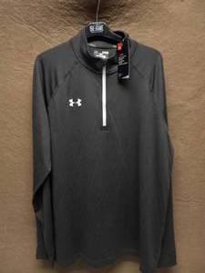 lot 12 image: NEW UNDER ARMOUR 14 ZIP HEATGEAR SHIRT XL
