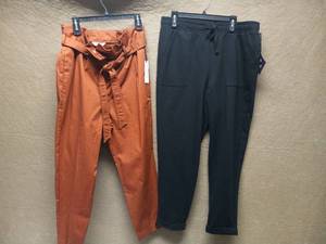 lot 38 image: 2 NEW WOMENS PANTS SIZE 14