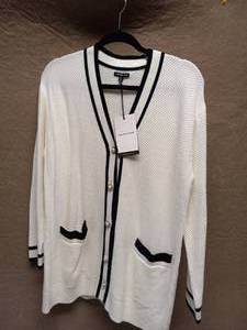 lot 85 image: NEW WHO WHAT WEAR CARDIGAN SWEATER