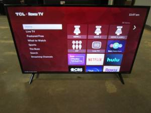 lot 914 image: TCL - 40 Class 3-Series Full HD 1080p Smart Roku TV