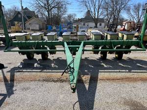 lot 5 image: John Deere 7000 8 Row 30 in