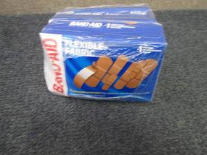 lot 53 image: 3- 100 pks BandAids Flexible Fabric...