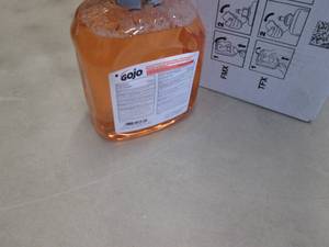 lot 131 image: Case of 4- 1250 ml GoJo Foam Handwas...