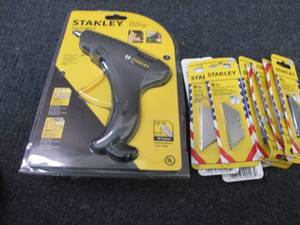 lot 137 image: Stanley Dual Melt Glue Gun, 12-5pks...
