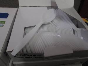 lot 147 image: 8 -100ct Boxes HD Plastic Teaspoons...