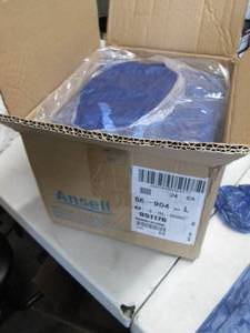 lot 188 image: Ansell PVC Heavy Duty Vinyl GownAp...