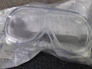 lot 222 image: Caseof 100 Safety Goggles...