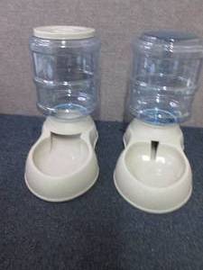 lot 224 image: Pet Water & Food Station...