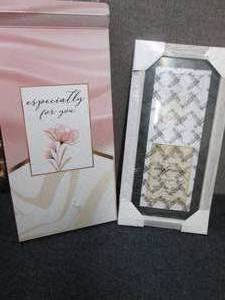lot 247 image: Mom Prayer & Photo Frame...