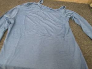 lot 250 image: Ladies Large One Shoulder Long Slee...