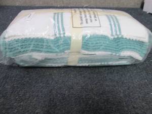 lot 342 image: GreenWhite Kitchen Towel Set...