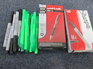 lot 402 image: Pack of 12 Sharpies, Uniball Pens, ...
