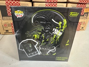 lot 9 image: 12 New Alien 40th Anniversary Funko Pop Size Large T-Shirt Collector Sets