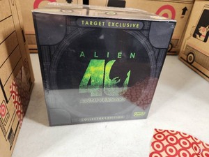 lot 10 image: 12 New Alien 40th Anniversary Funko Pop Size Small T-Shirt Collector Sets