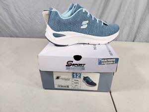 lot 149 image: New Skechers Womens Sneakers