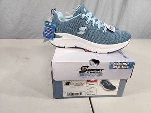 lot 150 image: New Skechers Womens Sneakers