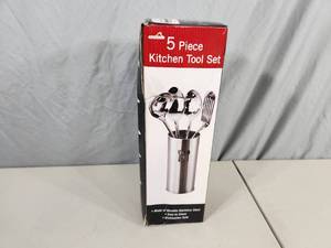 lot 182 image: New 5 Piece Kitchen Tool Set