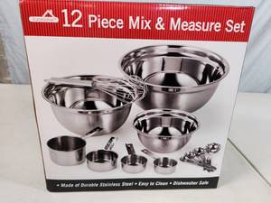 lot 203 image: New 12 Piece Mix and Measure Set