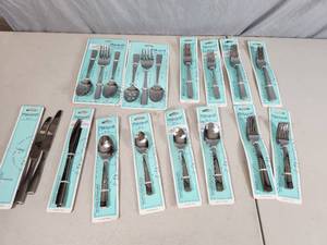 lot 211 image: New Assorted Pfaltzgraff Silverware