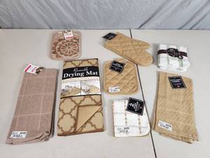 lot 227 image: New Kitchen Towels and More