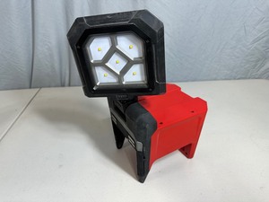 lot 16 image: Milwaukee M18 18-Volt 1500 Lumens Lithium-Ion Cordless Rover LED Mounting Flood Light