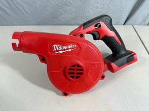 lot 17 image: Milwaukee M18 18V Lithium-Ion Cordless Compact Blower
