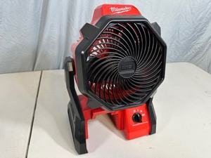 lot 23 image: Milwaukee M18 Cordless Jobsite Fan