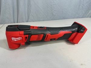 lot 24 image: Milwaukee M18 18-Volt Lithium-Ion Cordless Oscillating Multi-Tool